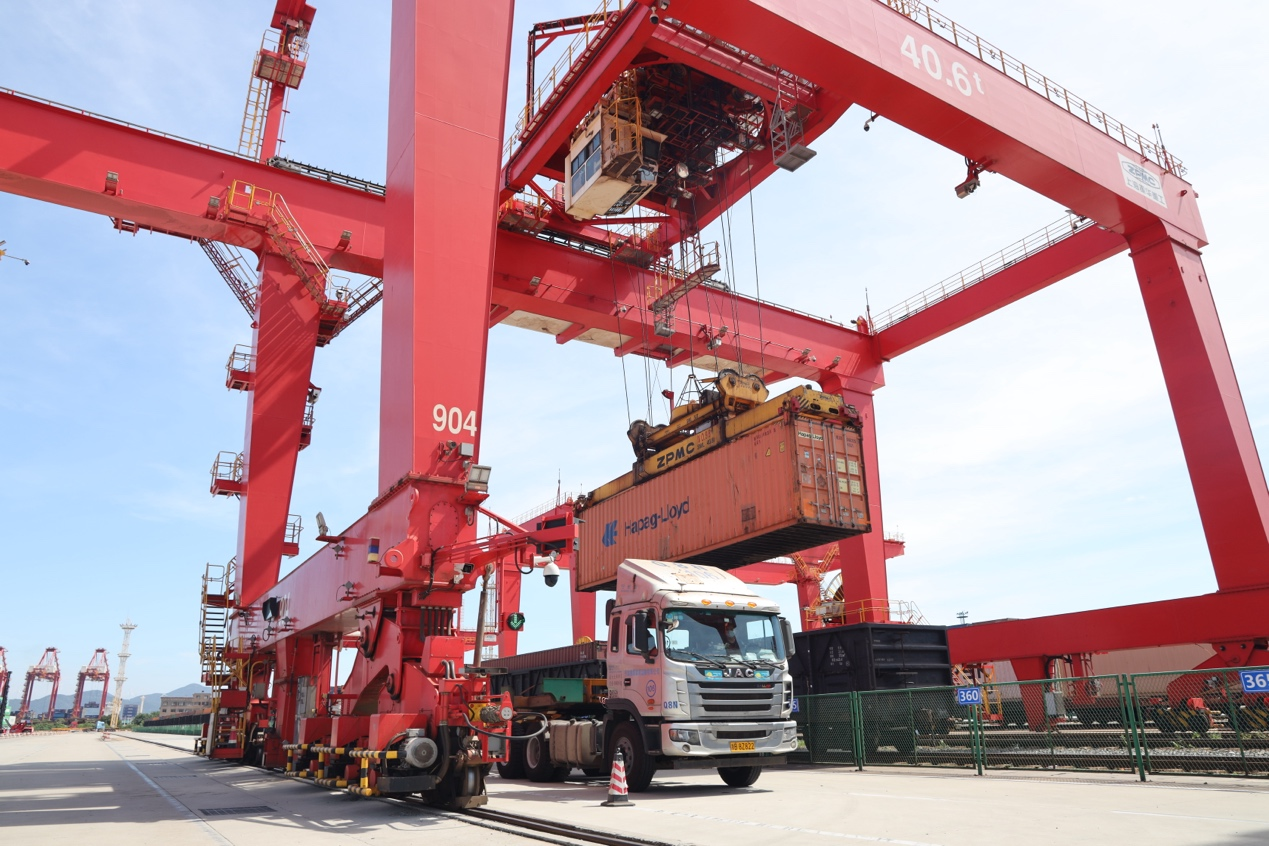 yy易游资源津巴布韦Bikita矿山首批透锂长石精矿到港